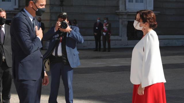 Isabel Díaz Ayuso y Pedro Sánchez en el acto central de la Fiesta Nacional.