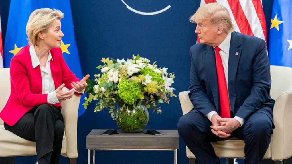 La presidenta de la Comisión Europea, Ursula von der Leyen, y el presidente de EEUU Donald Trump.