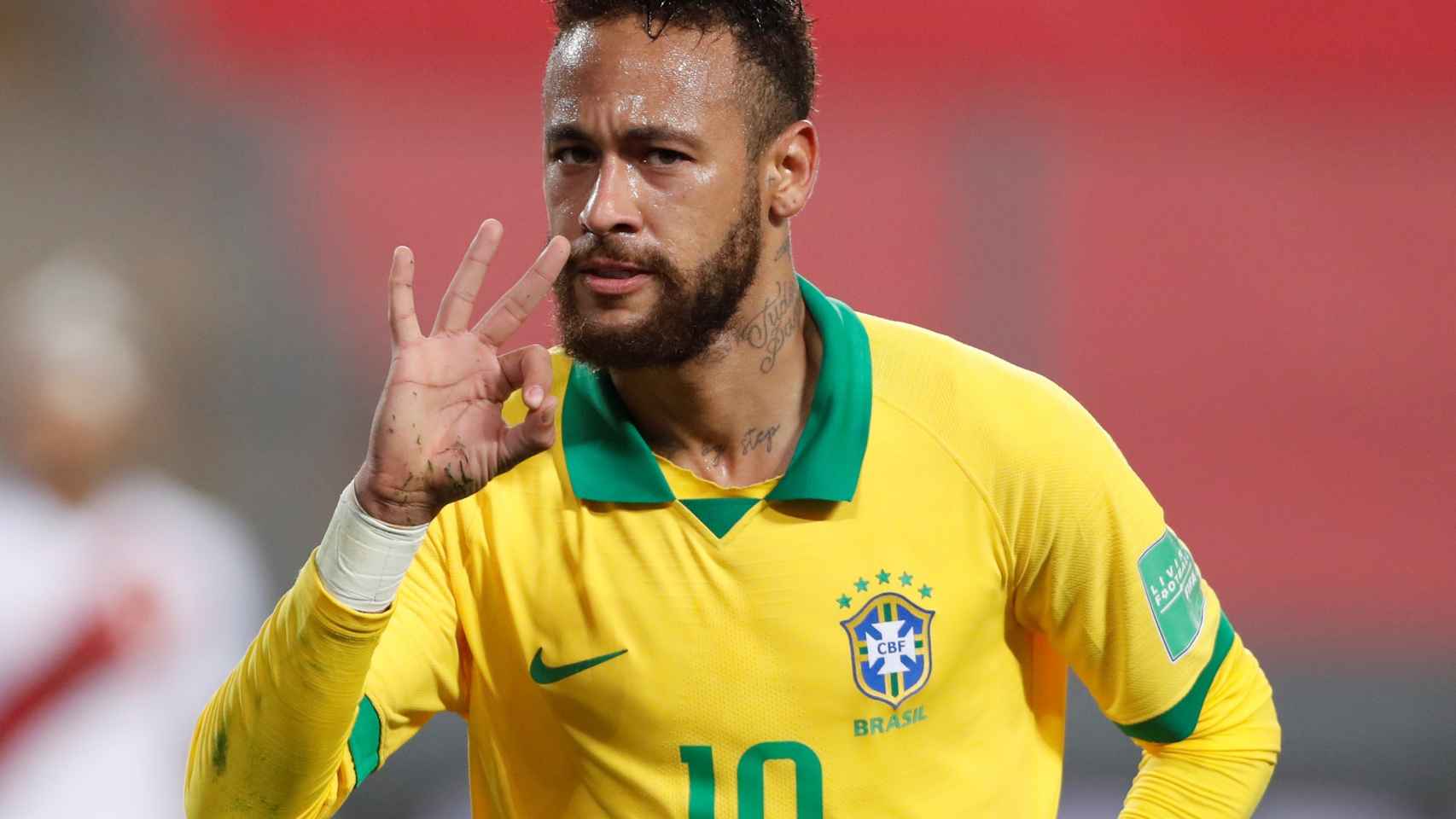 Neymar celebra su hat-trick con Brasil