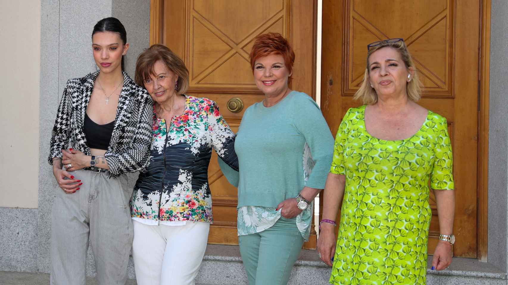 María Teresa Campos, junto a sus hijas y nieta, con motivo de su 79 cumpleaños.