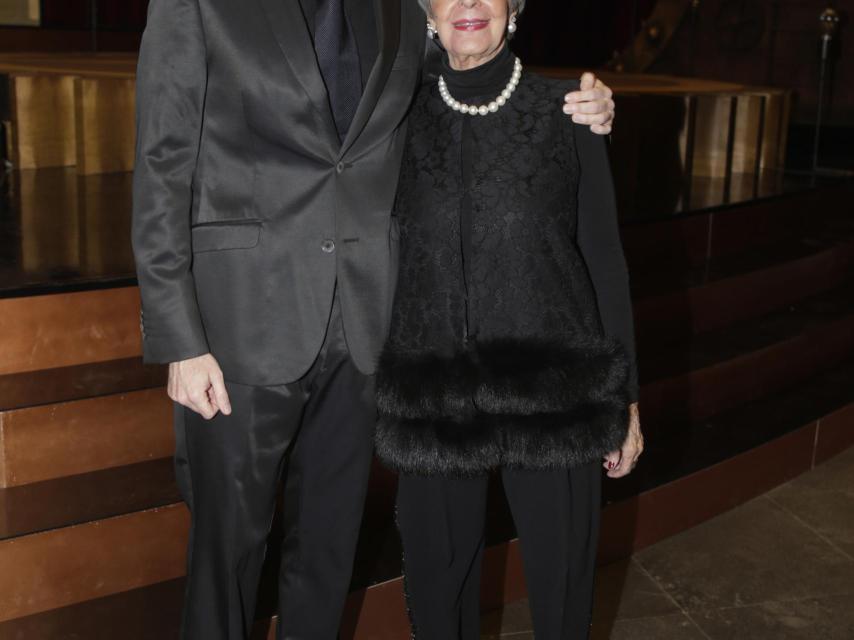 Manuel Martínez Velasco junto a su madre, Concha, en imagen de archivo.