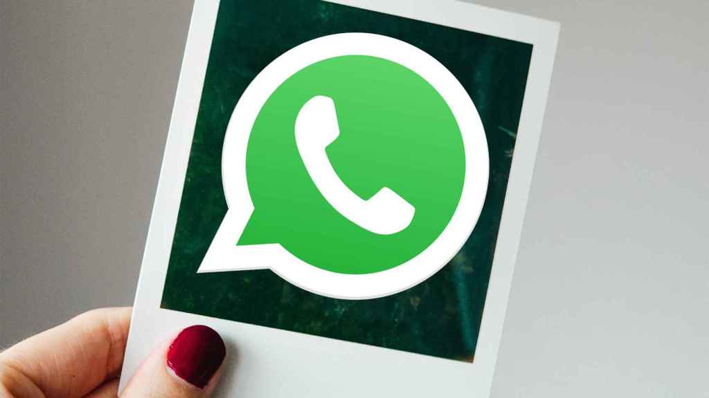 Logo de WhatsApp en una foto.