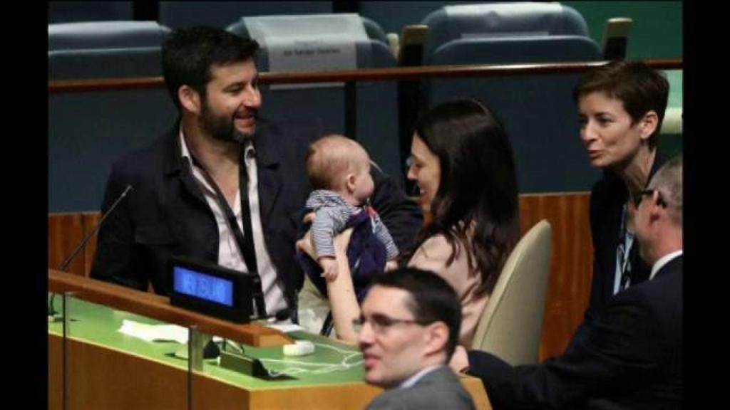 Jacinda Ardern con su bebé en la ONU.