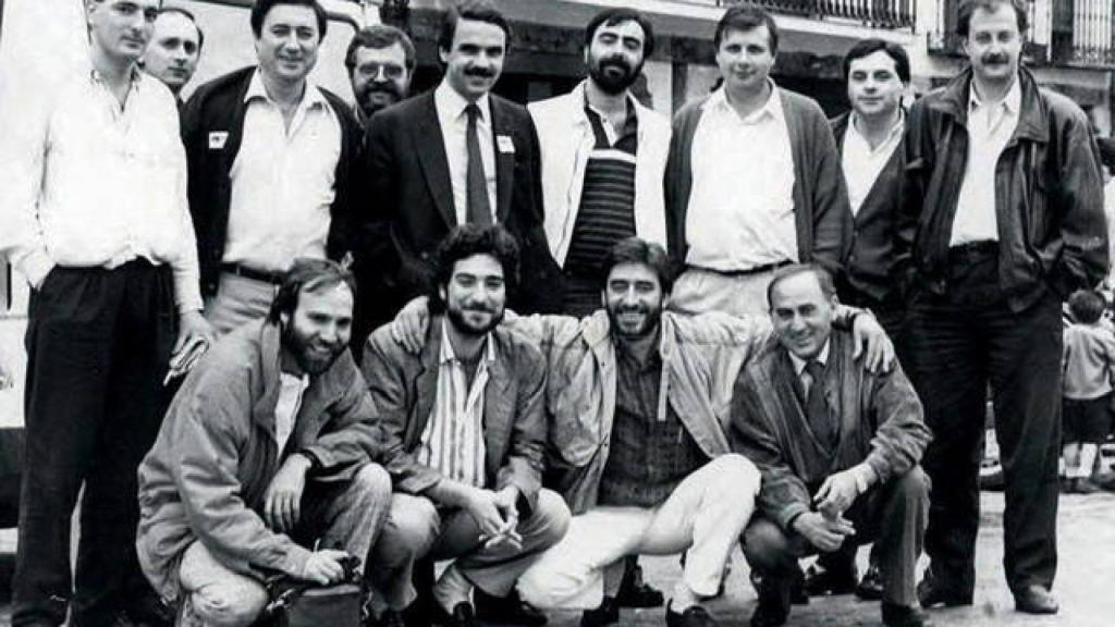 Miguel Ángel Rodríguez, justo debajo de José María Aznar, en su etapa de Castilla y León.