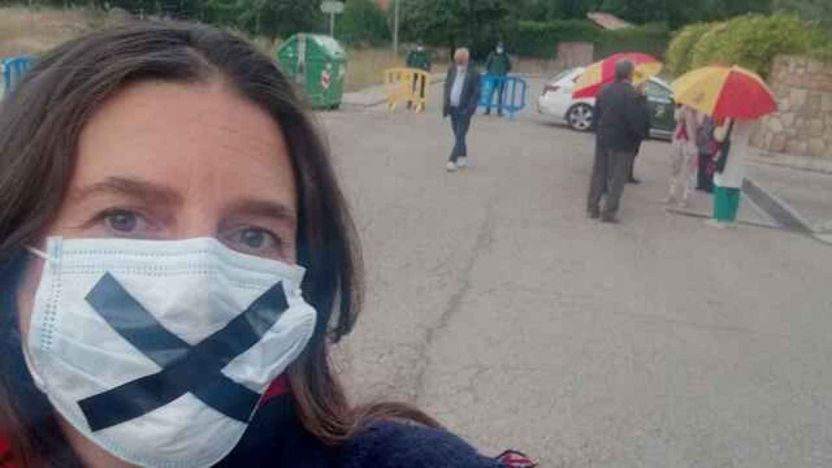 Cristina Gómnez en una protesta frente al chalé de Iglesias y Montero.
