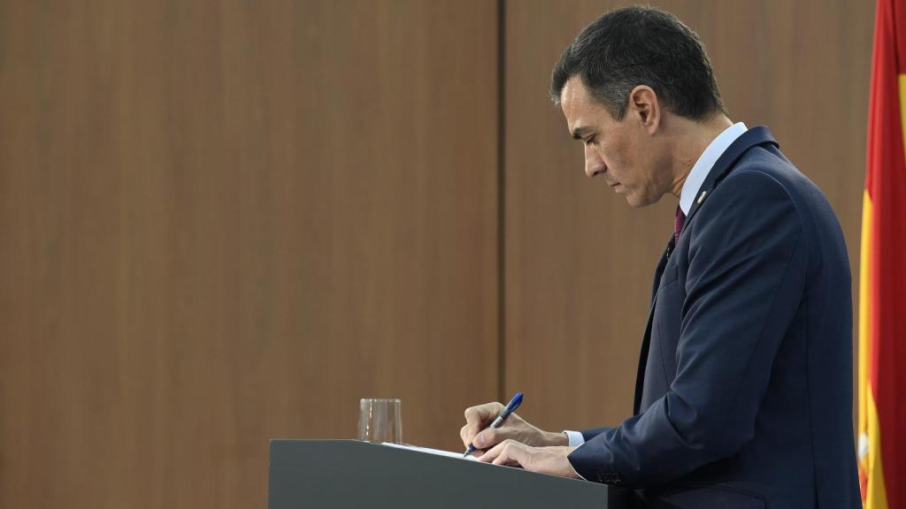 El presidente del Gobierno, Pedro Sánchez, durante su rueda de prensa de este viernes en Bruselas