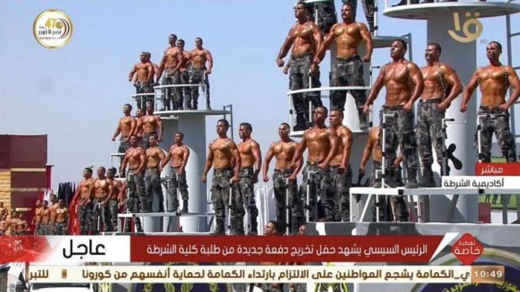 Imagen del desfile policial en Egipto.