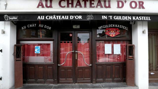 Un bar cerrado en Bruselas por la segunda oleada de Covid-19.