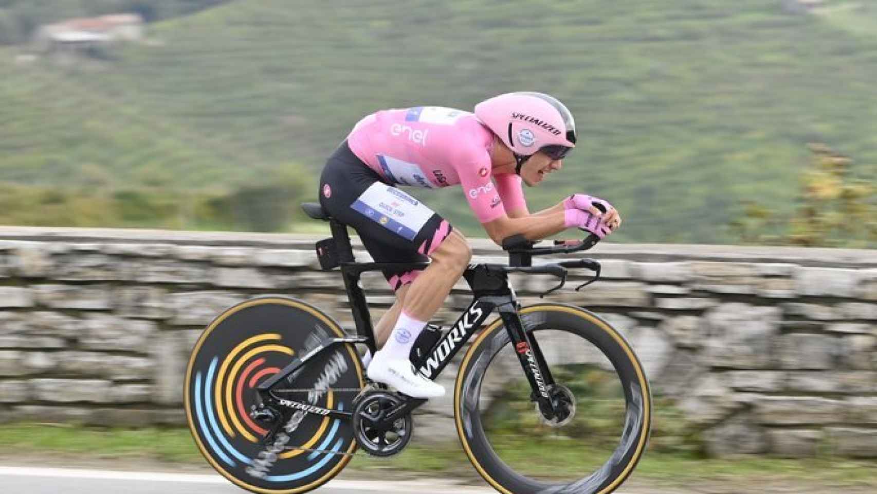 Joao Almeida luce de rosa en la crono del Giro