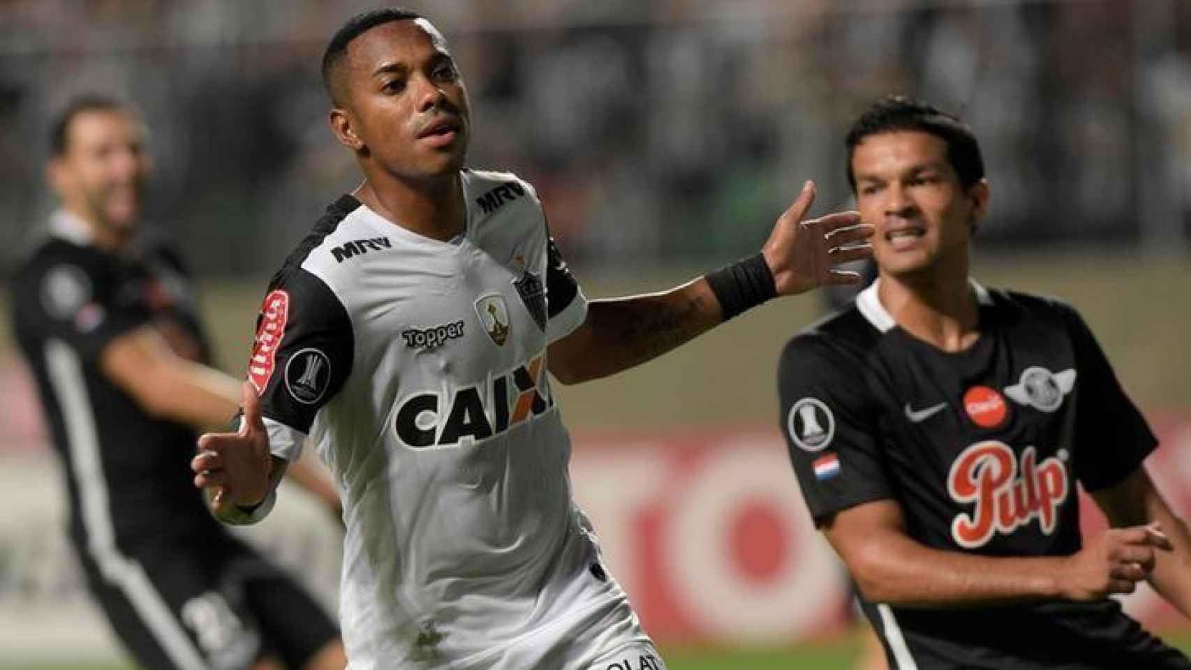 Robinho durante un partido con el Atlético Mineiro