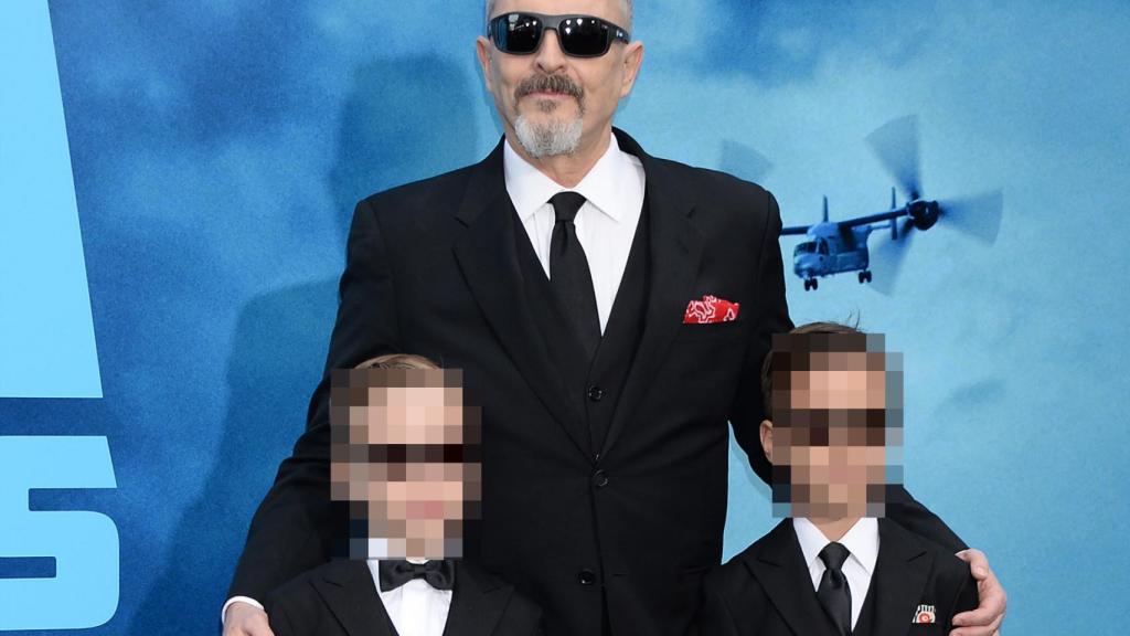Miguel Bosé, junto a sus hijos Diego y Tadeo.