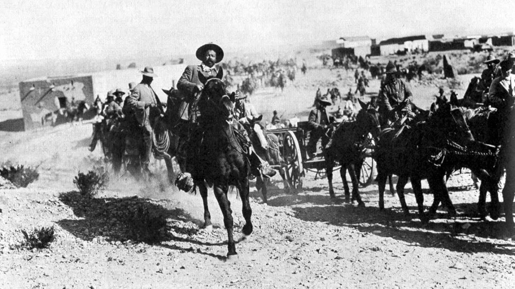 El líder revolucionario Pancho Villa a la entrada de Ojinaga.