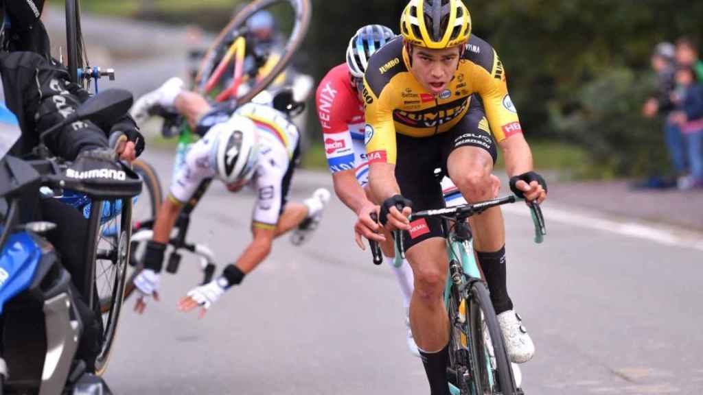 Caída de Alaphilippe en el Tour de Flandes 2020