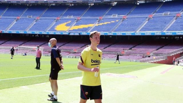 De Jong en un entrenamiento del Barça en el Camp Nou