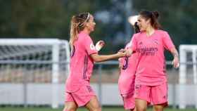 Asllani y Jessica Martínez celebrando un gol con el Real Madrid Femenino