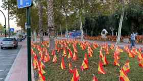 El Parque Isidoro Medina (Murcia) amanece lleno de banderas.