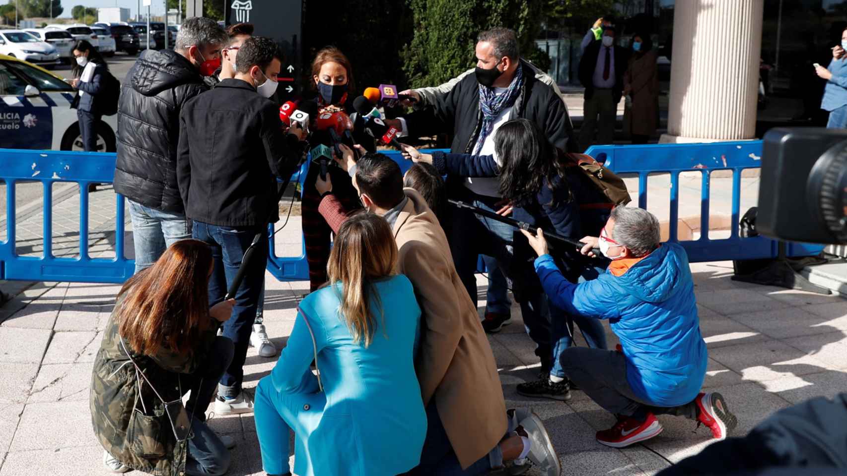 María Eugenia Yagüe, testigo llamada por parte de Nacho Palau, atiende a los medios.