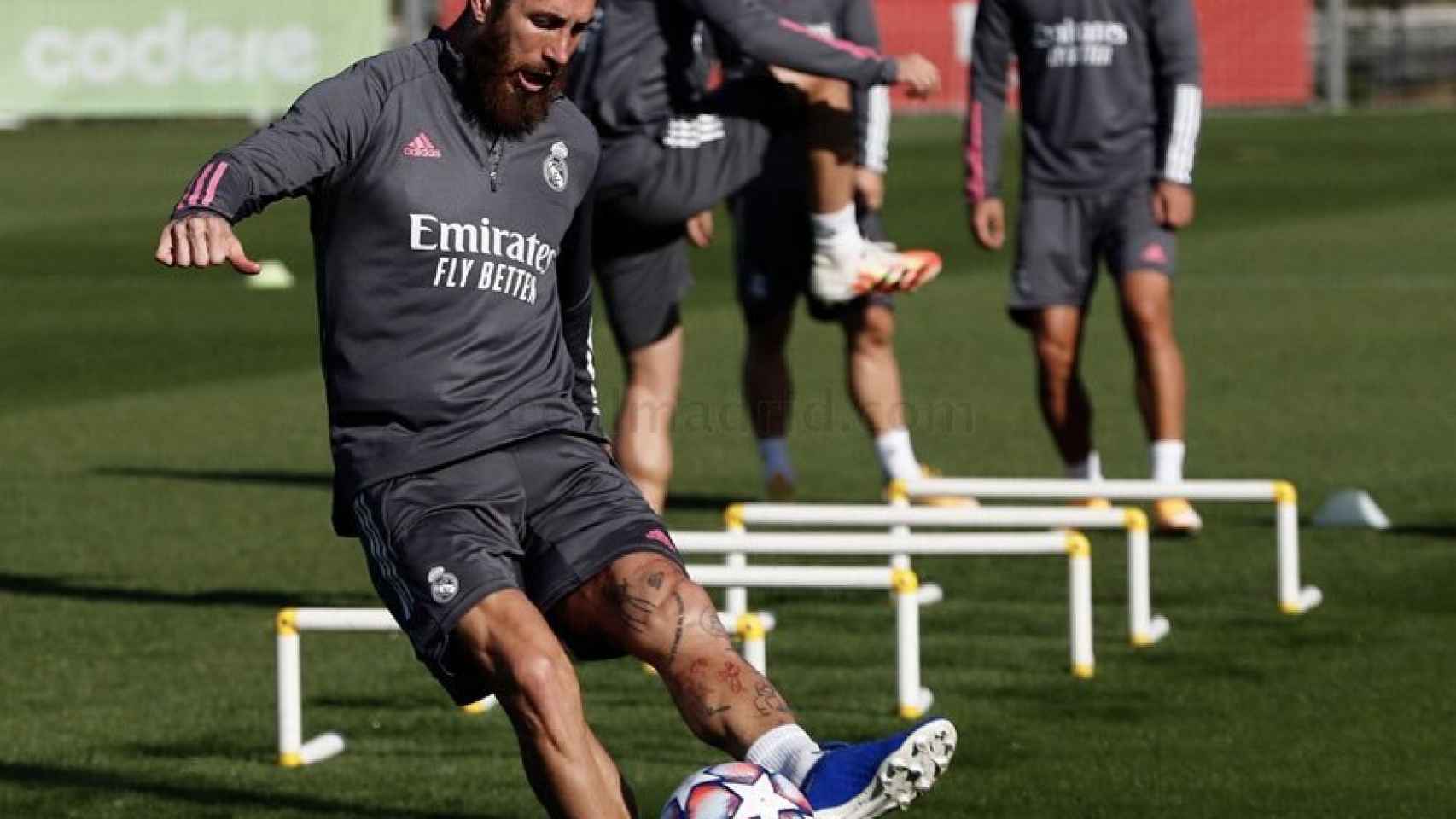 Sergio Ramos, durante el entrenamiento de este lunes con el Real Madrid