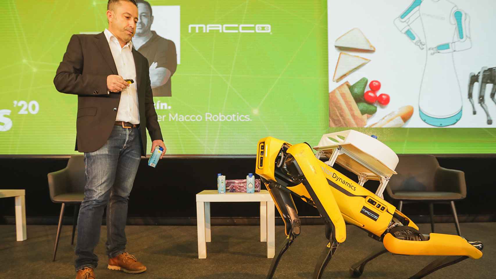 Víctor Martín, fundador y CEO de Macco Robotics, durante su presentación en Ftalks'20.