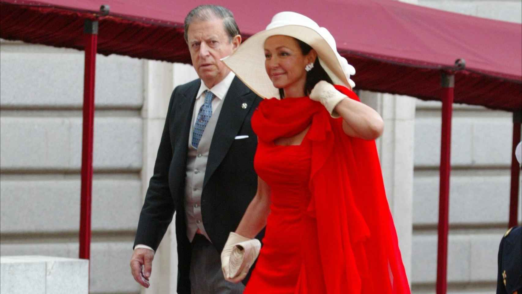 Fernando Falcó y Esther Koplowitz en la boda de los entonces príncipes de Asturias, Felipe y Letizia.