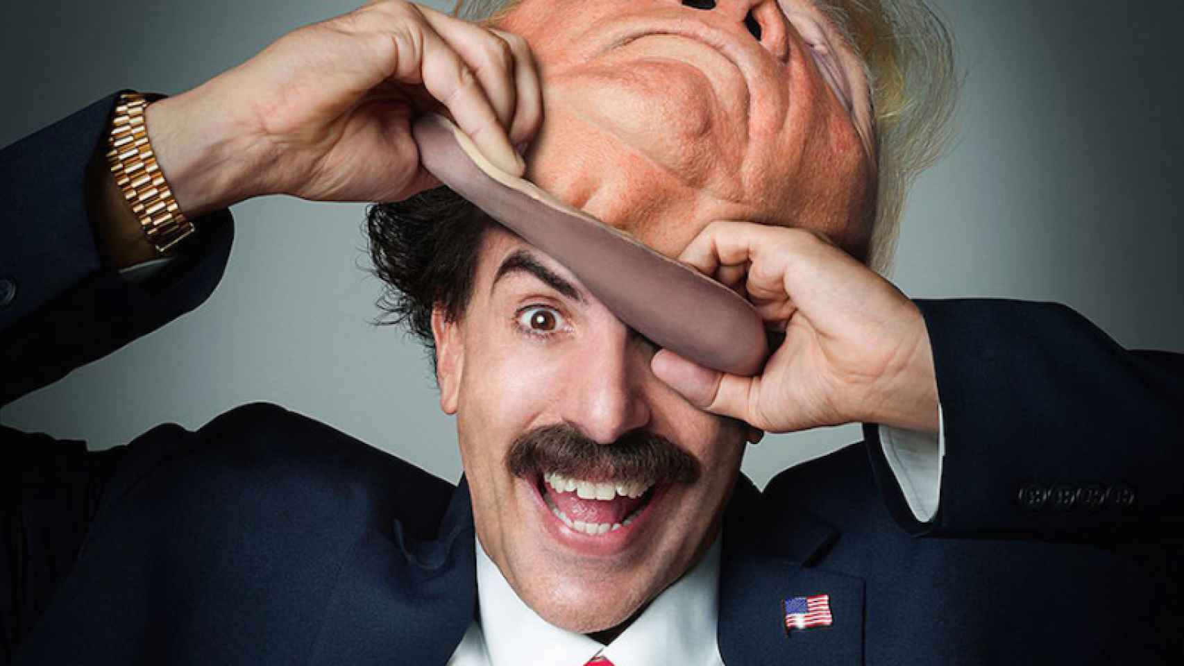 Sacha Baron Cohen, vestido de Borat, disfrazado de Trump.