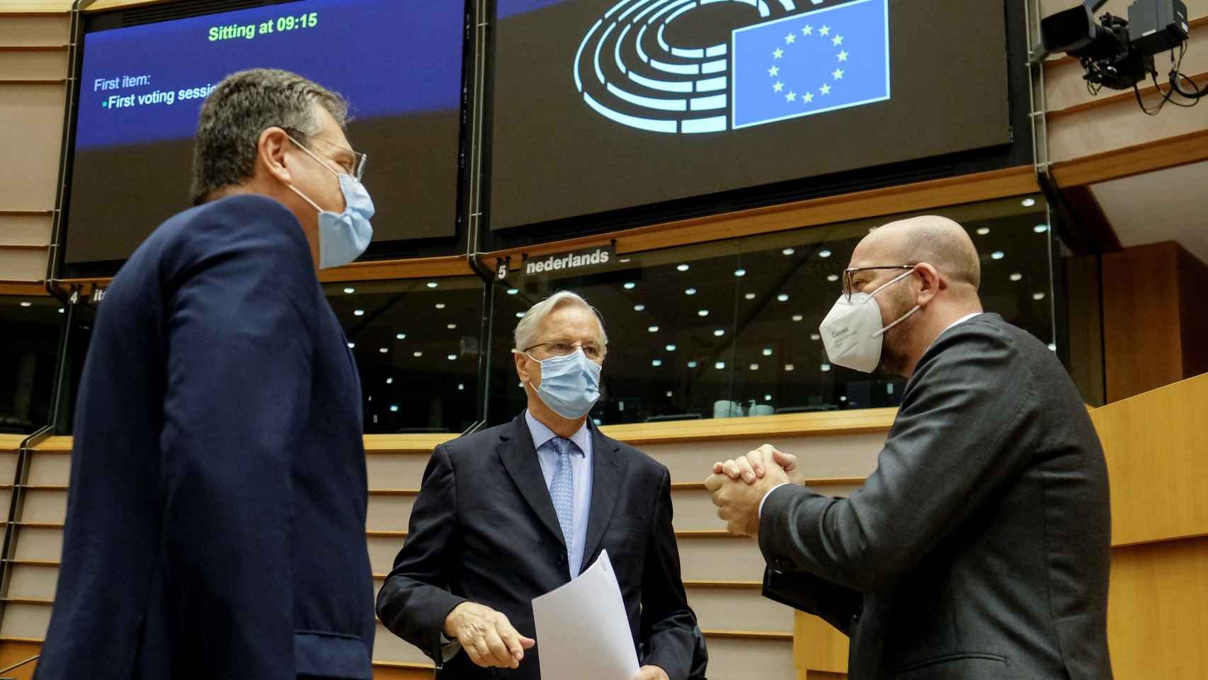 Maros Sefcovic, Michel Barnier y Charles Michel, este miércoles en el pleno de la Eurocámara