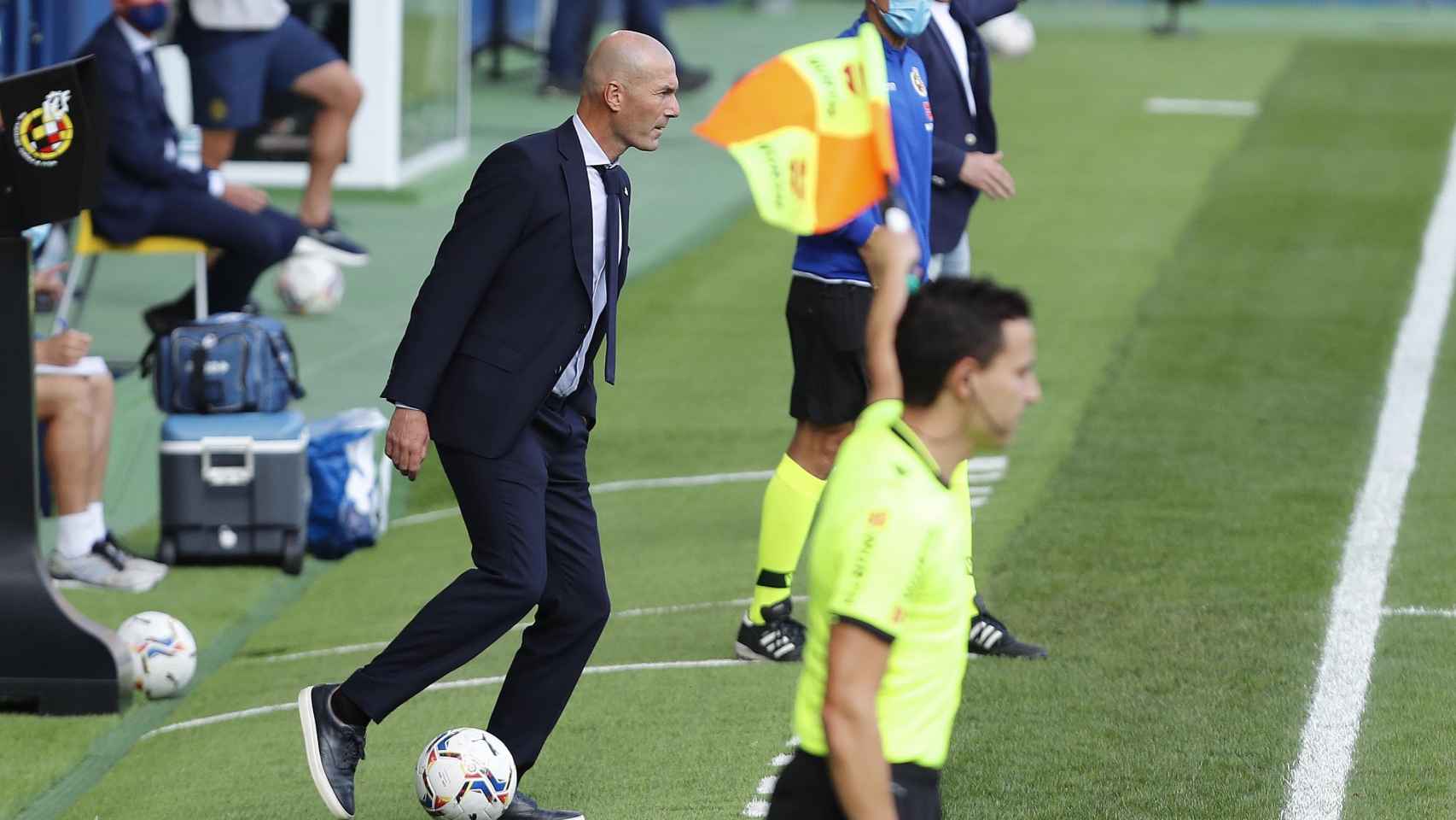 Zinedine Zidane, durante el Levante - Real Madrid de La Liga