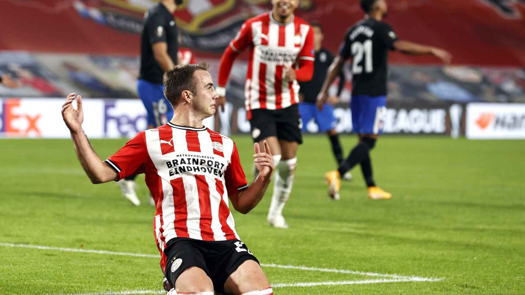 Gotze celebra su gol con el PSV