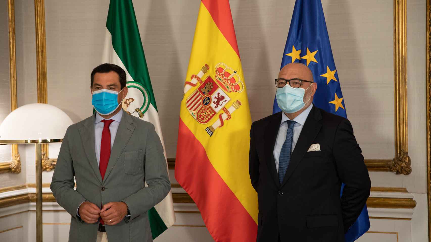 Juanma Moreno (PP) y Alejandro Hernández (Vox)