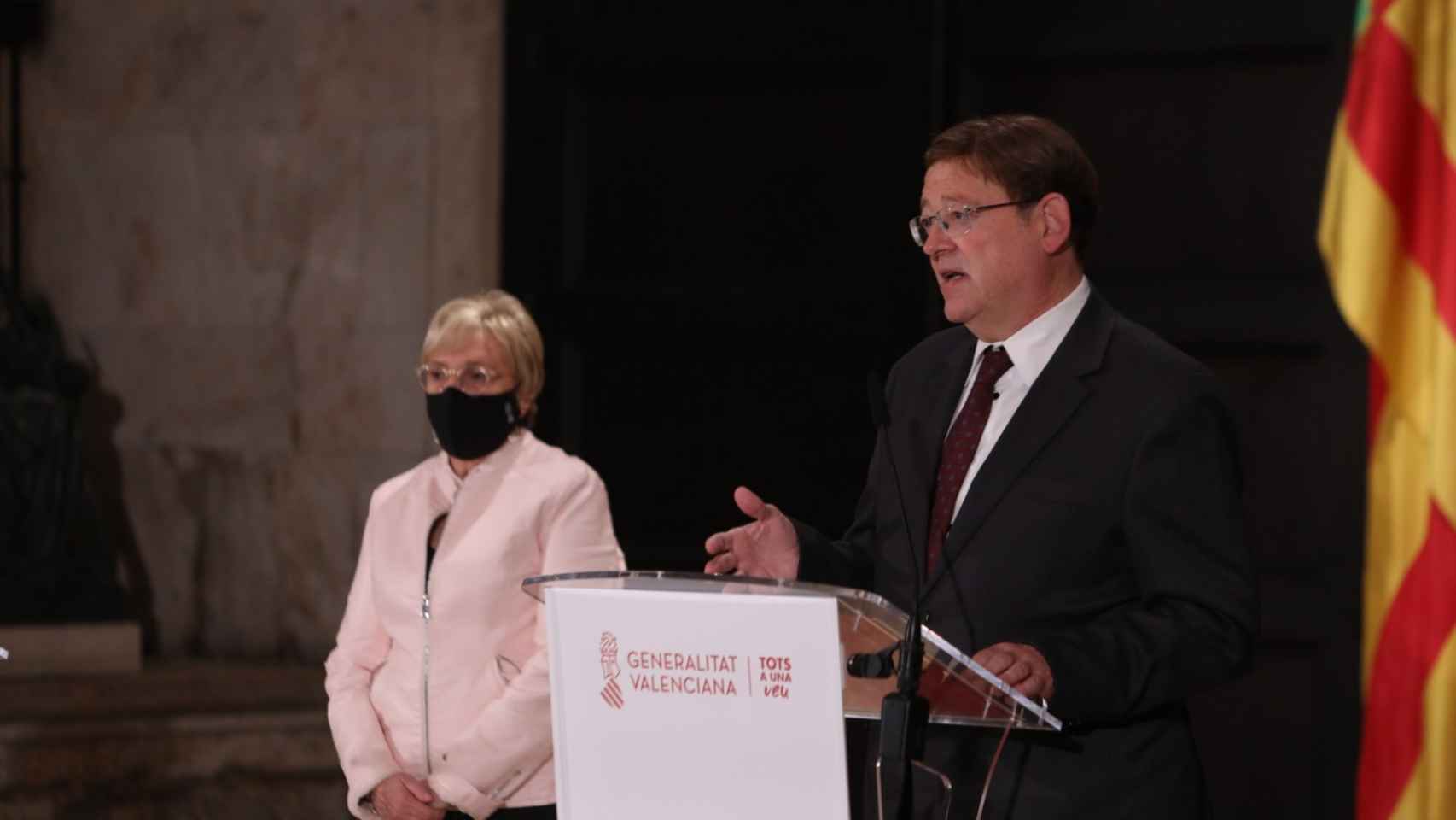 El presidente Valenciano, Ximo Puig, junto a la 'consellera' de Sanidad, Ana Barceló.