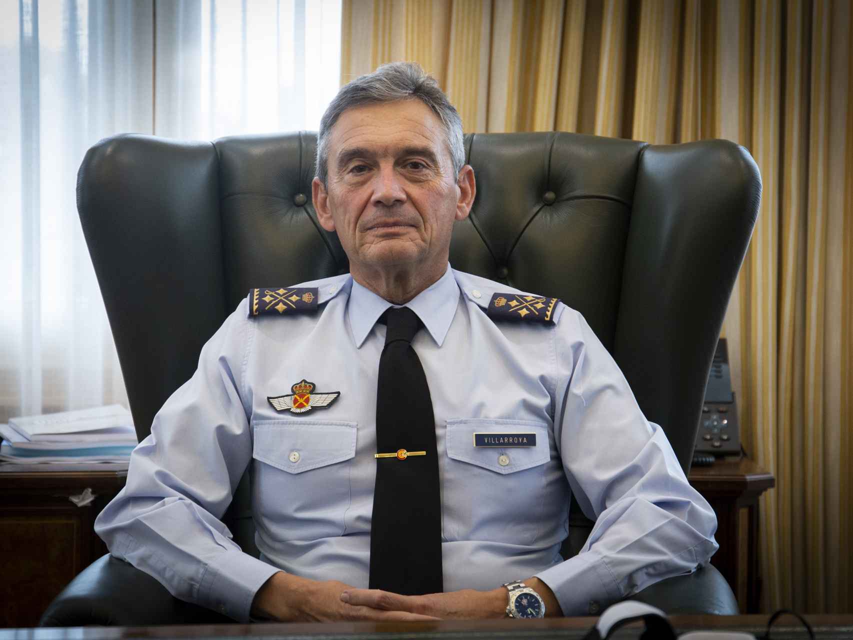 Miguel Ángel Villarroya es general del Aire y acumula 9.800 horas de vuelo.