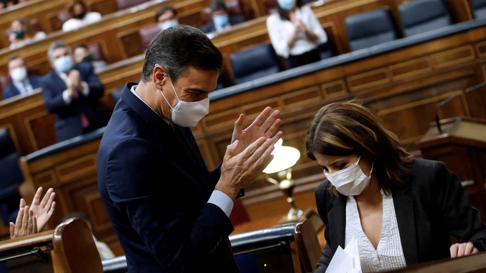 Sánchez y la portavoz del PSOE, Adriana Lastra, la semana pasada en el Congreso.