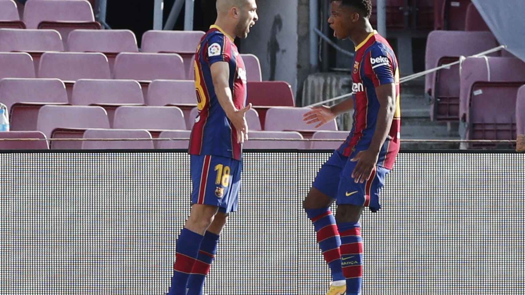 Ansu Fati celebra su gol en El Clásico con Jordi Alba