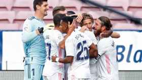 El Real Madrid celebra la victoria en el Camp Nou