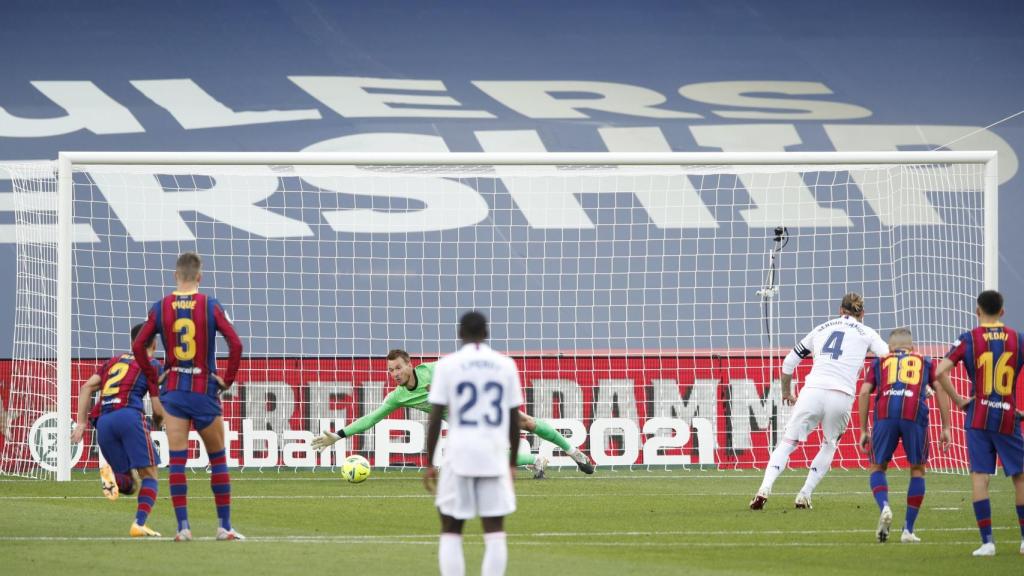 Lanzamiento del penalti de Sergio Ramos en El Clásico
