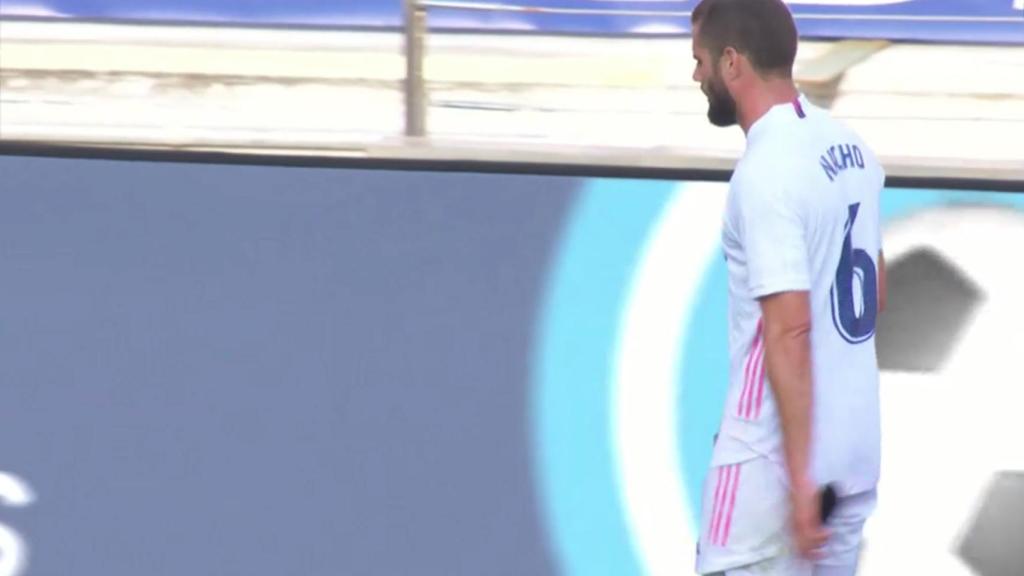 Nacho se retira lesionado de El Clásico