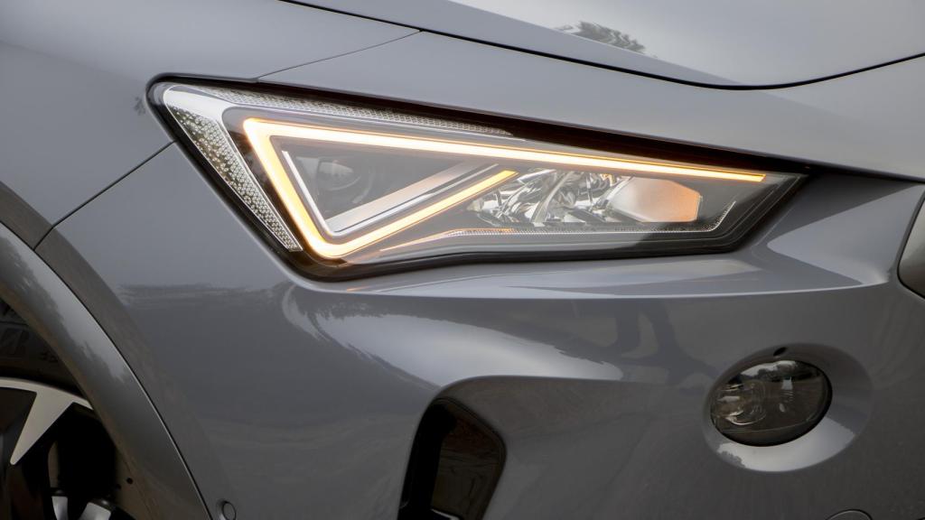 Faros de led en el Cupra Formentor.