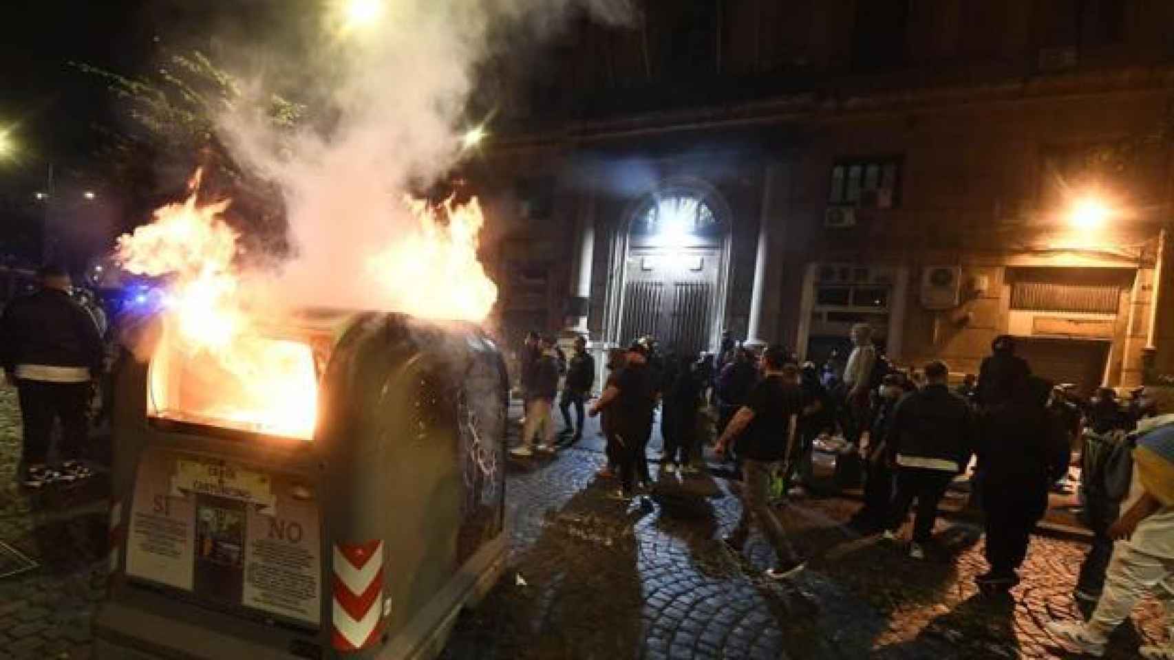 Los disturbios en Nápoles.