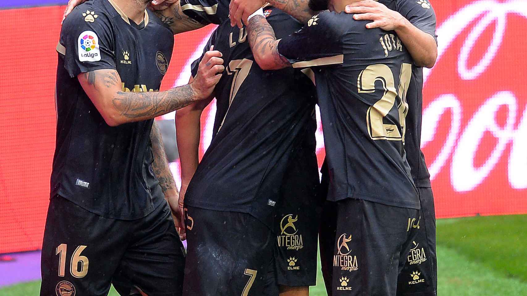 Los jugadores del Alavés celebran el gol ante el Real Valladolid
