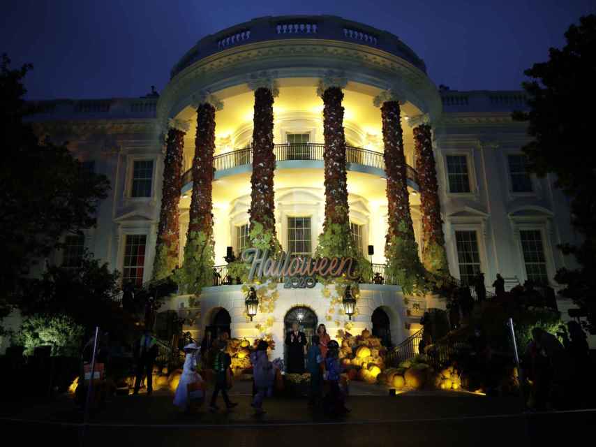 Plano general de la decoración de la Casa Blanca en este Halloween 2020.