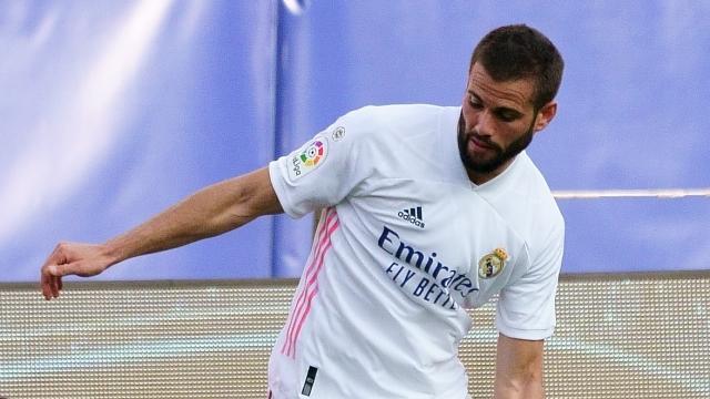 Nacho Fernández supera a Jordi Alba en El Clásico del Camp Nou