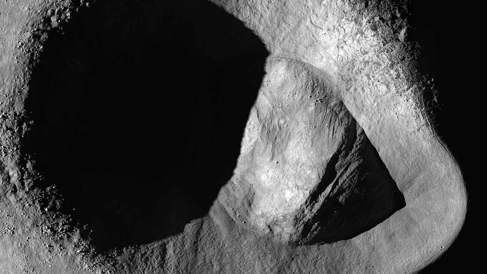 Imagen del cráter Ryder tomada por la sonda de la NASA LRO