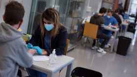 Un estudiante se realiza una prueba en el Edificio Politécnico del Campus de Orense.