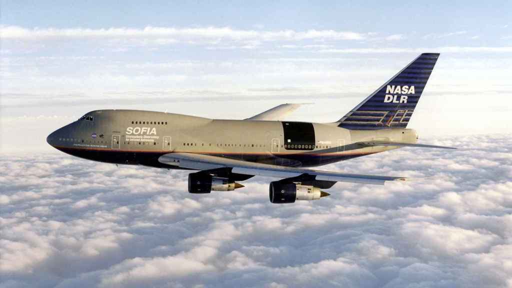 Boeing 747 empleado en el programa SOFIA todavía con colores de United Airlines