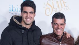 El hijo de Andoni Ferreño debuta como reportero tras interpretar a su padre en 'Veneno'