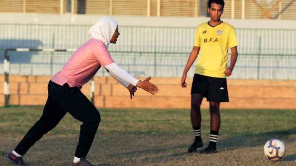 Faiza Heidar, durante un entrenamiento de su equipo en Egipto