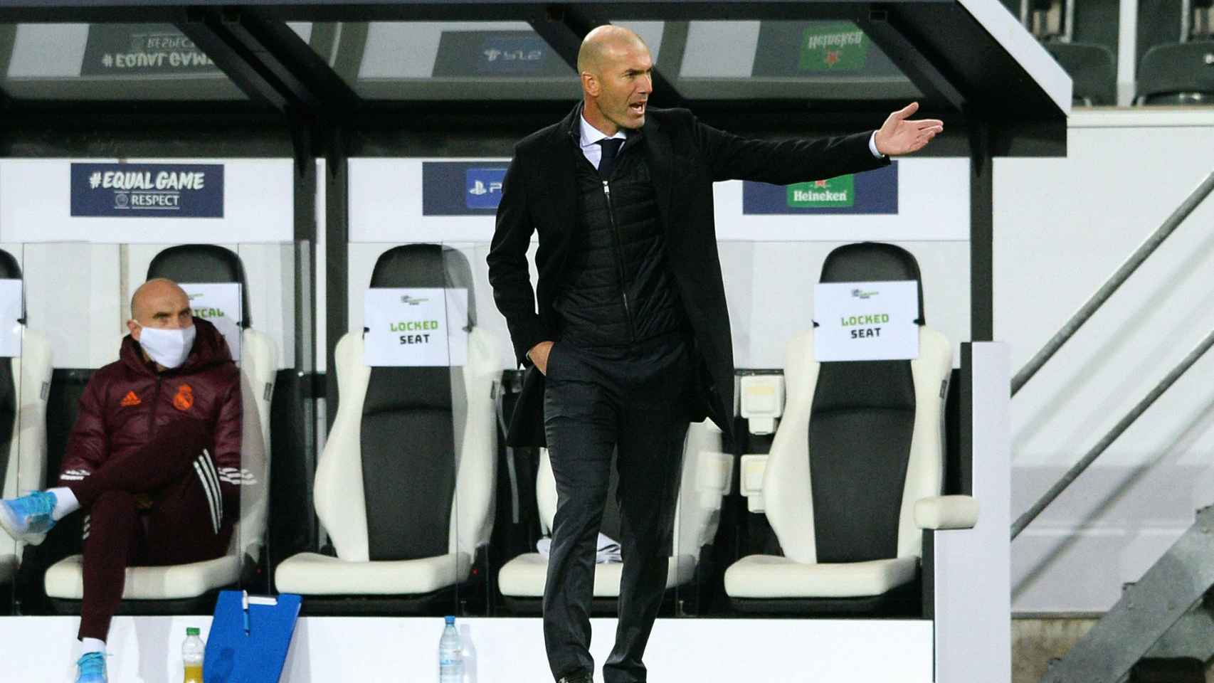 Zinedine Zidane, en el Borussia Park para el duelo de la Champions League 2020/2021