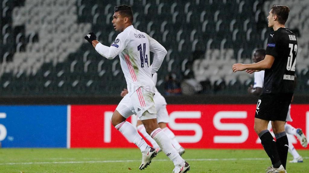Casemiro celebra su gol en el Borussia Mönchengladbach - Real Madrid de la Champions League