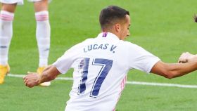 Lucas Vázquez defiende a Messi