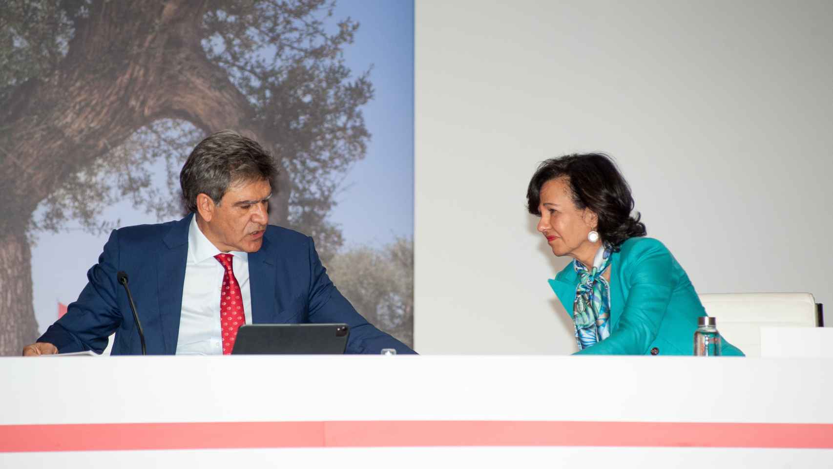 José Antonio Álvarez junto a Ana Botín durante la junta previa a la presentación de resultados del tercer trimestre.